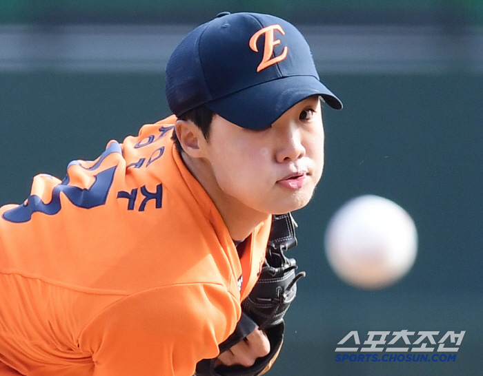 The 18-year-old stone Buddha's birth expression is not changed, and the crisis of losing points is removed. Hanwha's No. 1 rookie Jung Woo-ju, 153km fastball 