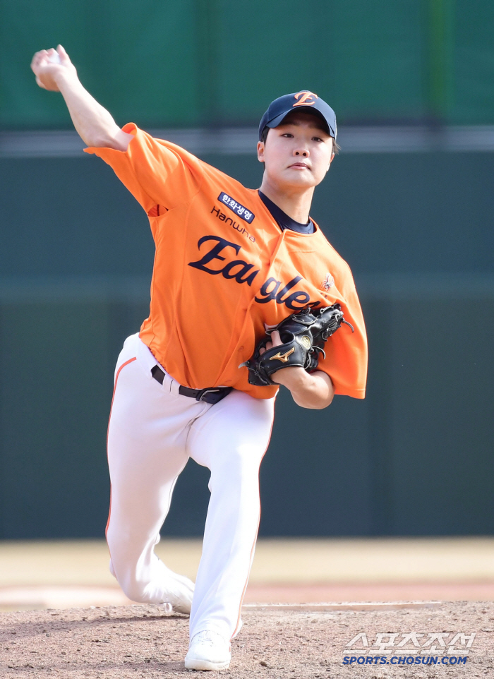 The 18-year-old stone Buddha's birth expression is not changed, and the crisis of losing points is removed. Hanwha's No. 1 rookie Jung Woo-ju, 153km fastball 