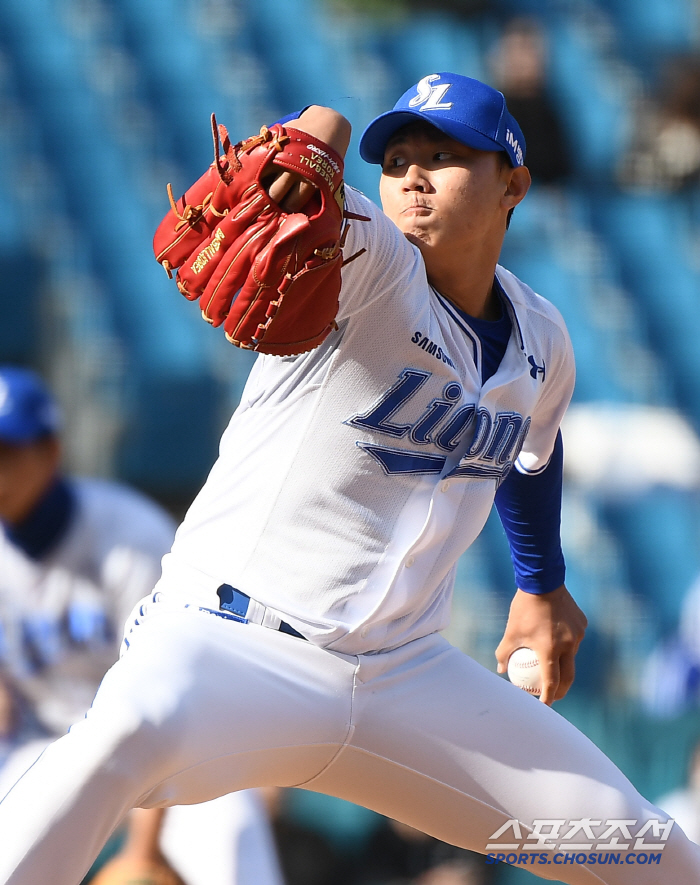 Chan-seung, here, here's the first ordeal. The top catcher's urgent message to the super rookie, and the experience of giving the king of multiple wins a little amount of chloride