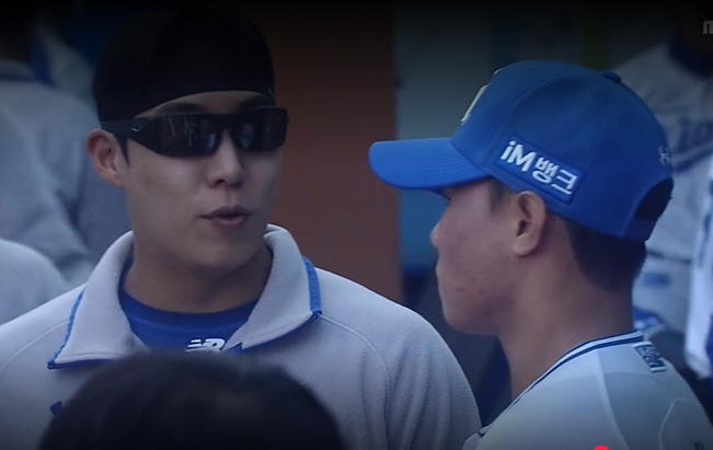 Chan-seung, here, here's the first ordeal. The top catcher's urgent message to the super rookie, and the experience of giving the king of multiple wins a little amount of chloride