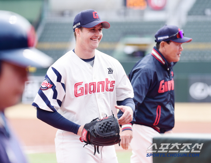 Hwang Young-mook X Ha Joo-seok ML-class defense, Hanwha saved! Ryu Hyun-jin will start → Three home runs in the middle of the day...a 3 to 3 draw 