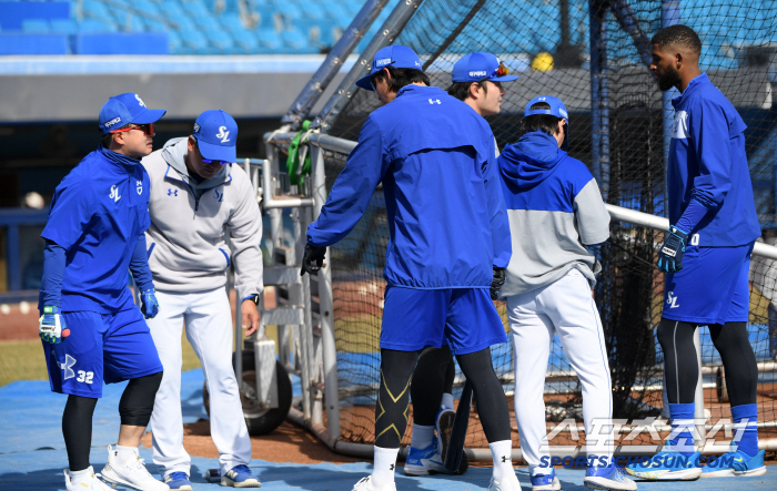 Is it okay to be this warm? Koo Ja-wook, Park Byung-ho, Diaz, Kang Min-ho, Kim Heon-gon, warm Lions training site 