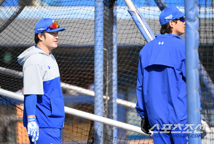 Is it okay to be this warm? Koo Ja-wook, Park Byung-ho, Diaz, Kang Min-ho, Kim Heon-gon, warm Lions training site 