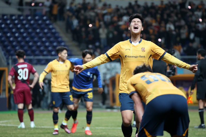 It's all because of you! Anger Exploded by Gwangju...Shocking loser Vissel Kobe 3 → 5th place Declared the impact of the away game in the 2nd round of relegation