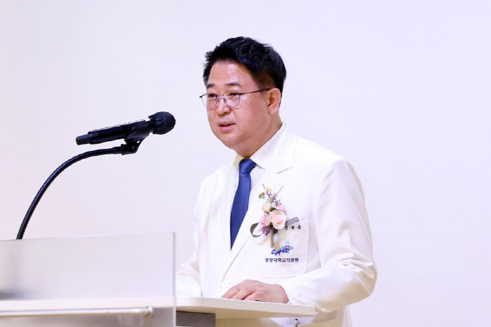 Jeong Yong-hoon, the new director of Chung-Ang University Gwangmyeong Hospital, is the best patient-centered medical service