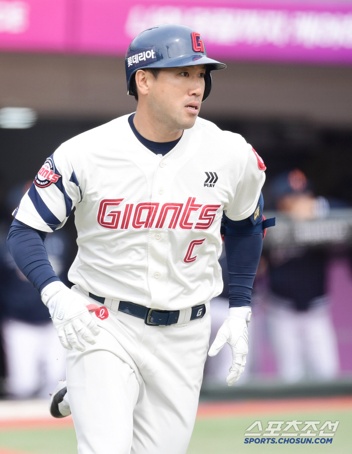 Junwoo threw the bat! Ryu Hyun-jin's First Home Run Gift of the Year...145km fastball hit 