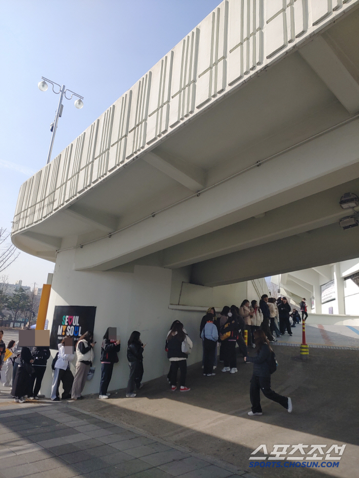 KIA is in Jamsil! 7 o'clock open run is crazy → KIA fans living in Seoul lined up from 7 a.m 