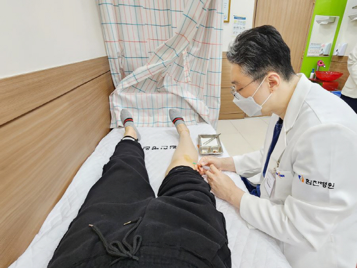 Mid-term knee arthritis, Changwon Himchan Hospital PRP injection treatment effectively