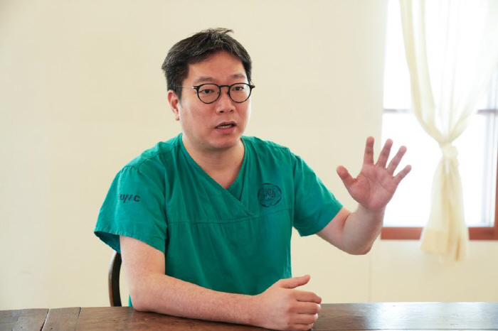 Professor Kim Tae-yoon of Netflix's Severe Trauma Center Advisory does not stop 24 hours, 365 days