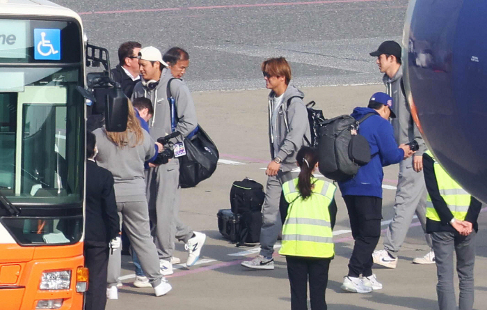 Where's Ohtani? Dodgers Players Snuck Out, Hundreds of Fans Were Worried at Haneda Airport