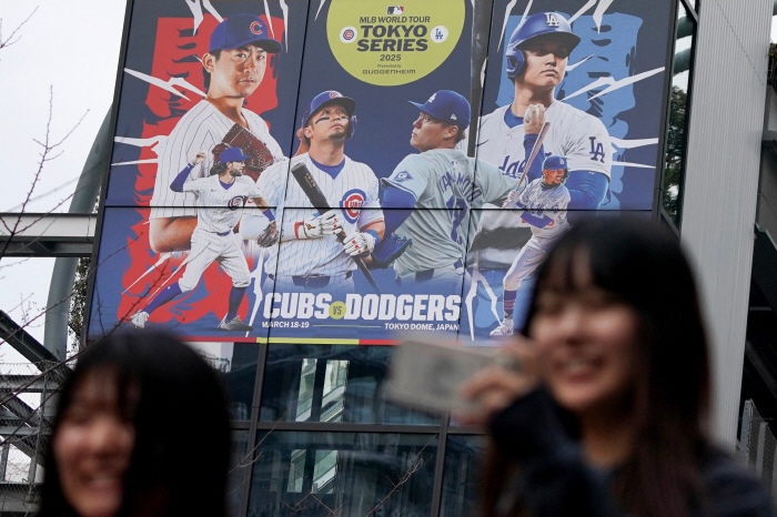 Where's Ohtani? Dodgers Players Snuck Out, Hundreds of Fans Were Worried at Haneda Airport