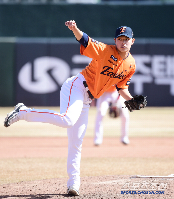 9 billion → 7.2 billion → 7.8 billion Hanwha FA wins! Overpowered Lotte 2-0 in 2 hours and 30 minutes...Scarlet waves of Sajikbeol 