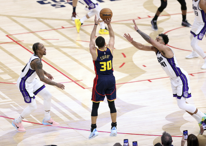 Curry's first 4,000 3-pointers  Doncic 4010. Extremely extreme GS and LAL. GS have won 6 consecutive games, and LAL has lost 3 consecutive games