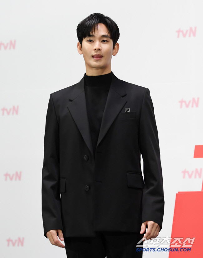 In response to Kim Soo-hyun's rebuttal, all photos and videos exposed will be released in the end. 