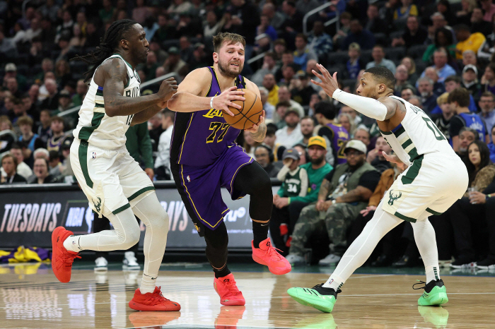 LeBron! When are you coming? The Los Angeles Lakers were also completely defeated by Doncic 4010. Reduce LeBron Spaces