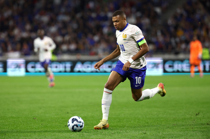 Captain is back!Instead of an A match, Mbappe visits the club on a chartered plane, returns to the French national team → Joins the French team for the first time in 6 months