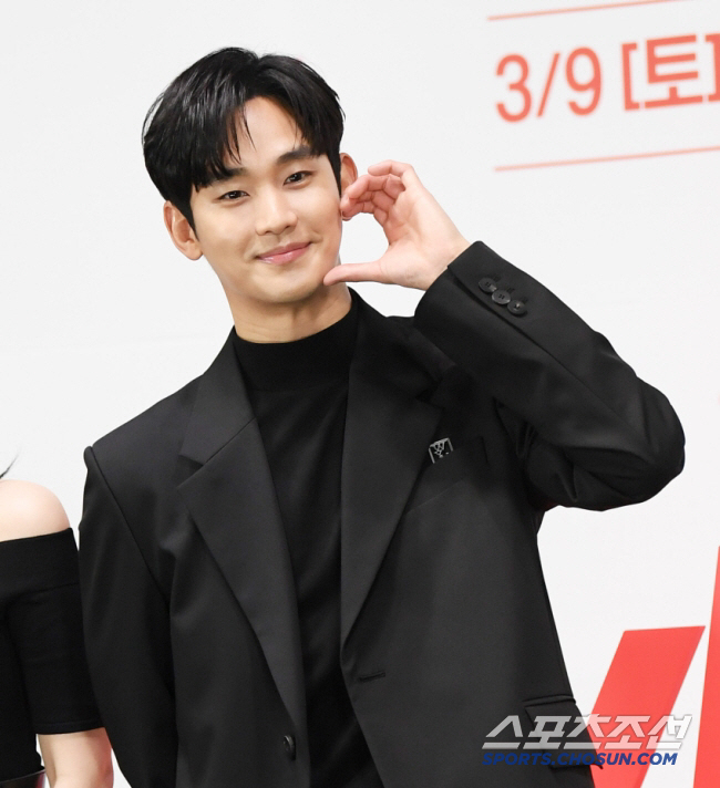 Kim Soo-hyun Denies Dating Kim Sae-ron as a Minor, Agency Condemns False Accusations