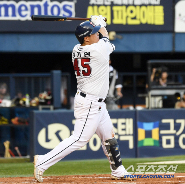 I want to imitate everything of Doosan's Kim Ki-yeon and Yang Eui-ji, the second draft catcher