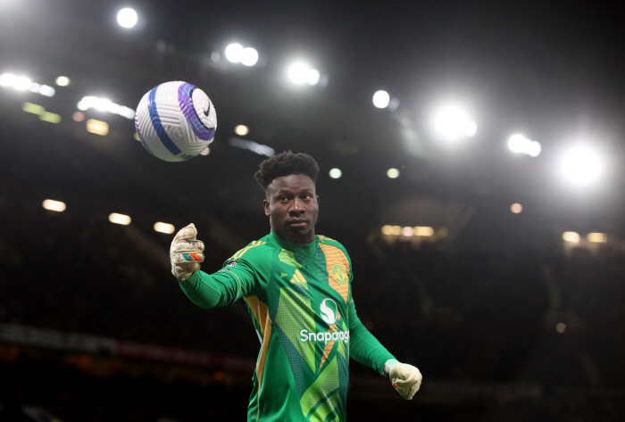 Manchester United's headache of £47m GK finally lets go, found a replacement for the machine that was born in 2001