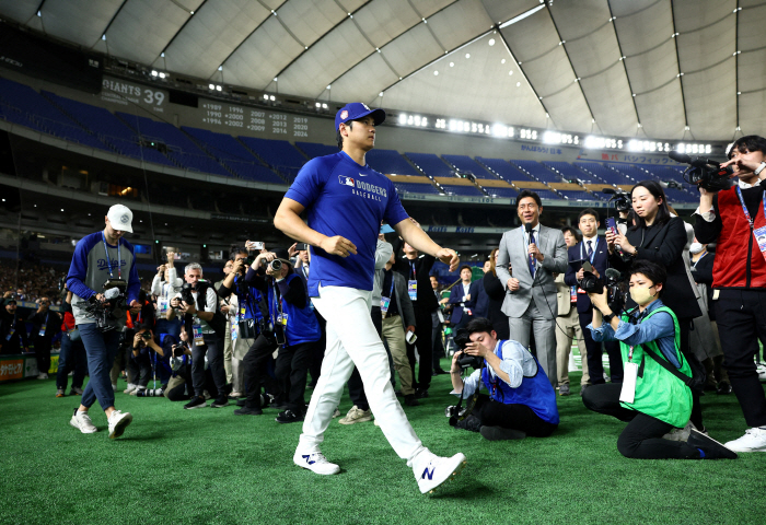 Ohtani fever even more than the Beatles, 200,000 people lined up to train, and ticket prices soared 10 times (Min Chang-ki's Japanese baseball)