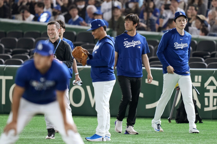 Ohtani fever even more than the Beatles, 200,000 people lined up to train, and ticket prices soared 10 times (Min Chang-ki's Japanese baseball)