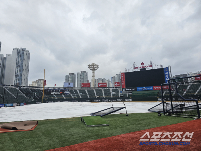 Pitchers should throw, but Lotte KT Busan exhibition game canceled due to rain and cold 