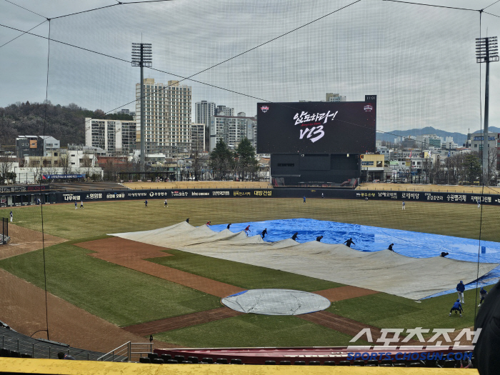 Rainy and chilly, Chaem-pil has cleared the tarp, KIA Samsung's big match will be held at the top, Kim Do-hyun vs. Kim Dae-ho starting match