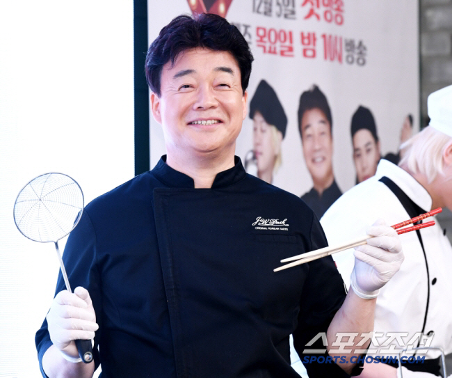  The image of a criminal Jongwon Baek is inevitable.Black-and-white chef 2. Chef of Antarctica Oh My