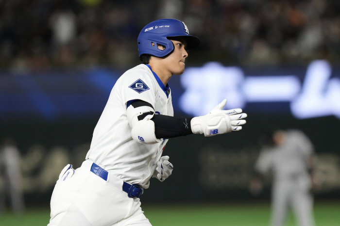 Who would have expected it to be after the first curveball? Ohtani Thrill's Home Run Dodgers Beat Yomiuri