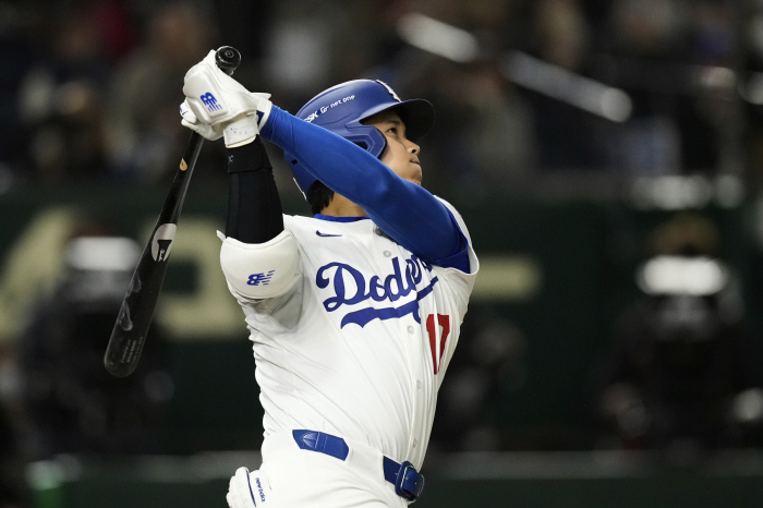 Who would have expected it to be after the first curveball? Ohtani Thrill's Home Run Dodgers Beat Yomiuri