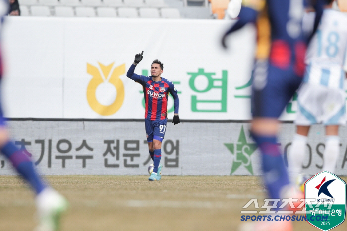 After Eric's debut goal, Ulsan, Suwon, and Chunshin Mango, Andersson Suwon, who went undefeated in 1 to 1 draw and 4 games, won a disappointing first victory!