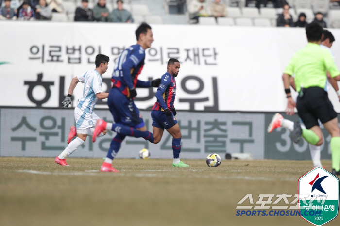 After Eric's debut goal, Ulsan, Suwon, and Chunshin Mango, Andersson Suwon, who went undefeated in 1 to 1 draw and 4 games, won a disappointing first victory!