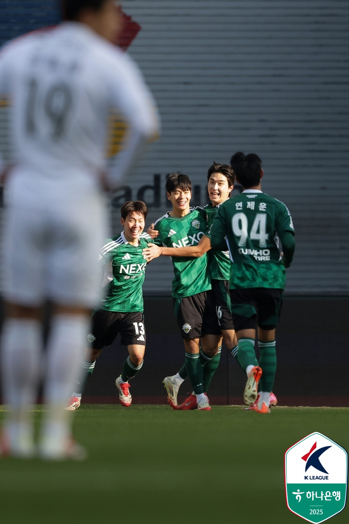 General Jeon Jin-woo Park Jae-yong, Lee Tae-seok, Cho Sang-hyuk, and Meng-gun, Jeonbuk Port's destruction war, and Korea Young's exit from 22 draws 