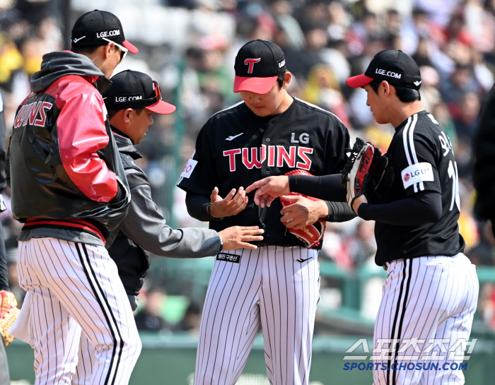 How can I win after making a mistake? Choi Jun-woo's final hit destroyed LG…SSG 7 to 1 Big win in revenge  Jung Dong-yoon's good pitching 