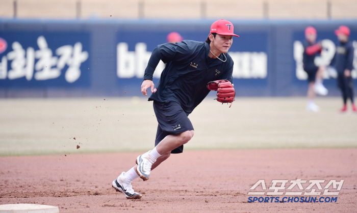 Kim Do-young, who is in great condition at 467, smiles naturally during training (Gwangju Field)