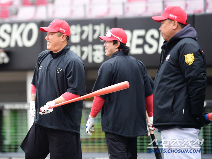 Kim Do-young, who is in great condition at 467, smiles naturally during training (Gwangju Field)