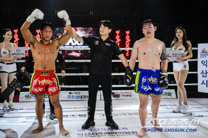 Kim Jun-hwa won the 2-1 decision and kept the champion's belt. MAX FC 10th Anniversary Competition Held Successfully