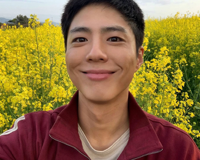 Park Bo-gum Shares Behind-the-Scenes Moments from 'When Life Gives You Tangerines’