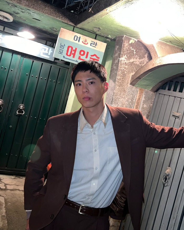 Park Bo-gum Shares Behind-the-Scenes Moments from 'When Life Gives You Tangerines’