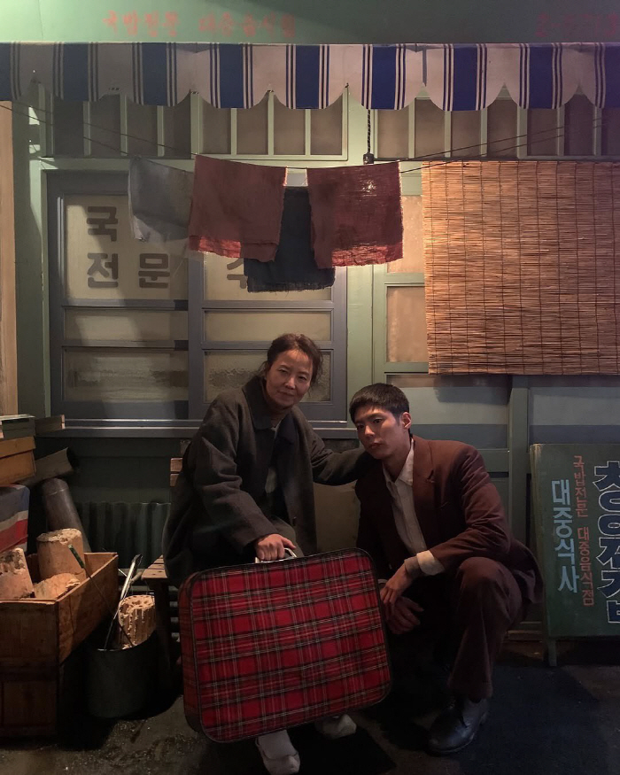 Park Bo-gum Shares Behind-the-Scenes Moments from 'When Life Gives You Tangerines’