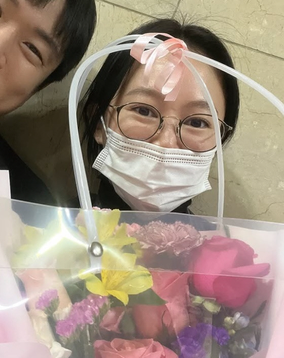  Oh Cho-hee tries to be a test tube, ♥ Are you happy to receive a bouquet of flowers from your lawyer's husband