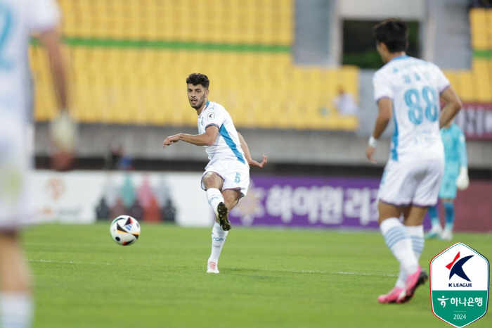 Selection of Aspro (on-site lineup) including Hernandez's list of all-lost matches in March, Jeonbuk, February, and Pohang's list of destruction matches revealed