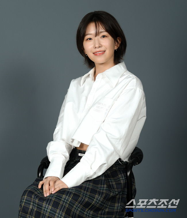 Yoon Gai Shines as NIS Agent in ‘Undercover High School’