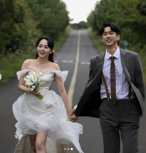 17-Year Lovers ♥ Kang Eun-bi walks around in her wedding dress and is a bride who has a great horse riding experience