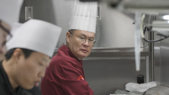 Chef Yeo Kyung-rae at the Chinese restaurant is harsh for his son..I'm struggling, but I'm upset that you don't admit it