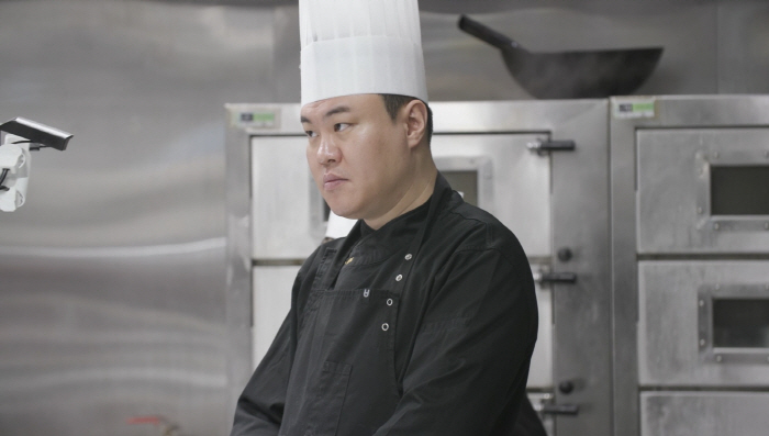 Chef Yeo Kyung-rae at the Chinese restaurant is harsh for his son..I'm struggling, but I'm upset that you don't admit it