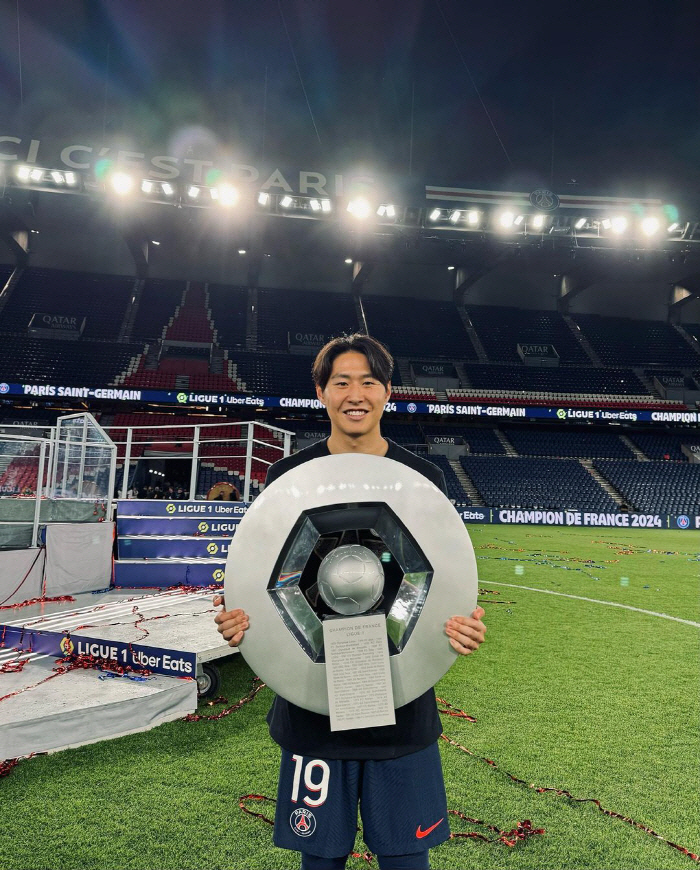 The distance between you and me There's as much left as Lee Kang-in. PSG's lucky 19 LEE championship broke out, and Ligue 1 has won two consecutive games