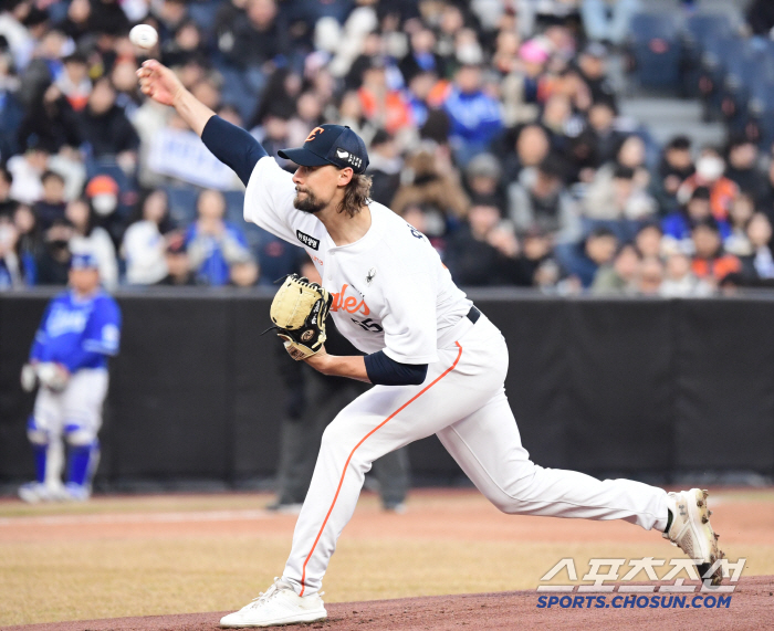 The first game of the new stadium stopped in the extreme cold...Hanwha wins 5 consecutive exhibition games after catching Samsung, Hanwha, the main character of No. 1 shot