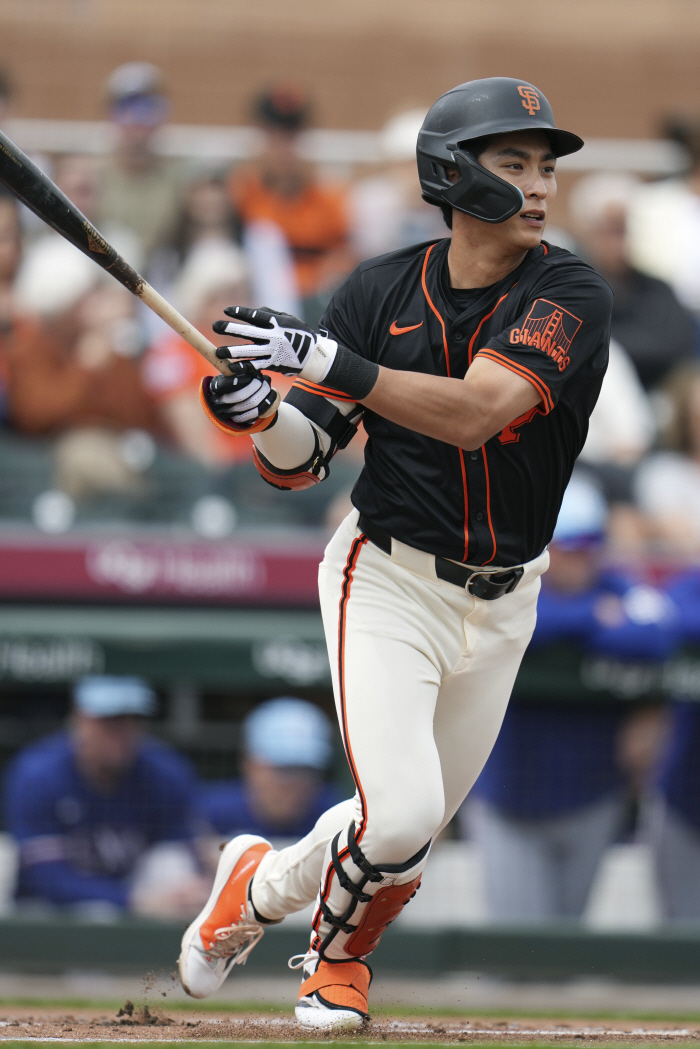 Lee Jung-hoo, do you need a few more days off? Melvin's thorough management? They say it's because you slept wrong. SF is running to first place in the exhibition game