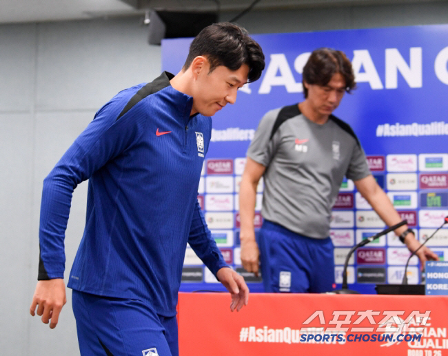  Coach Hong Myung-bo, who is out with Kim Min-jae's injury, has been selected as a substitute for FC Seoul's Kim Joo-sung...Captain Son Heung-min returns home today (17th)